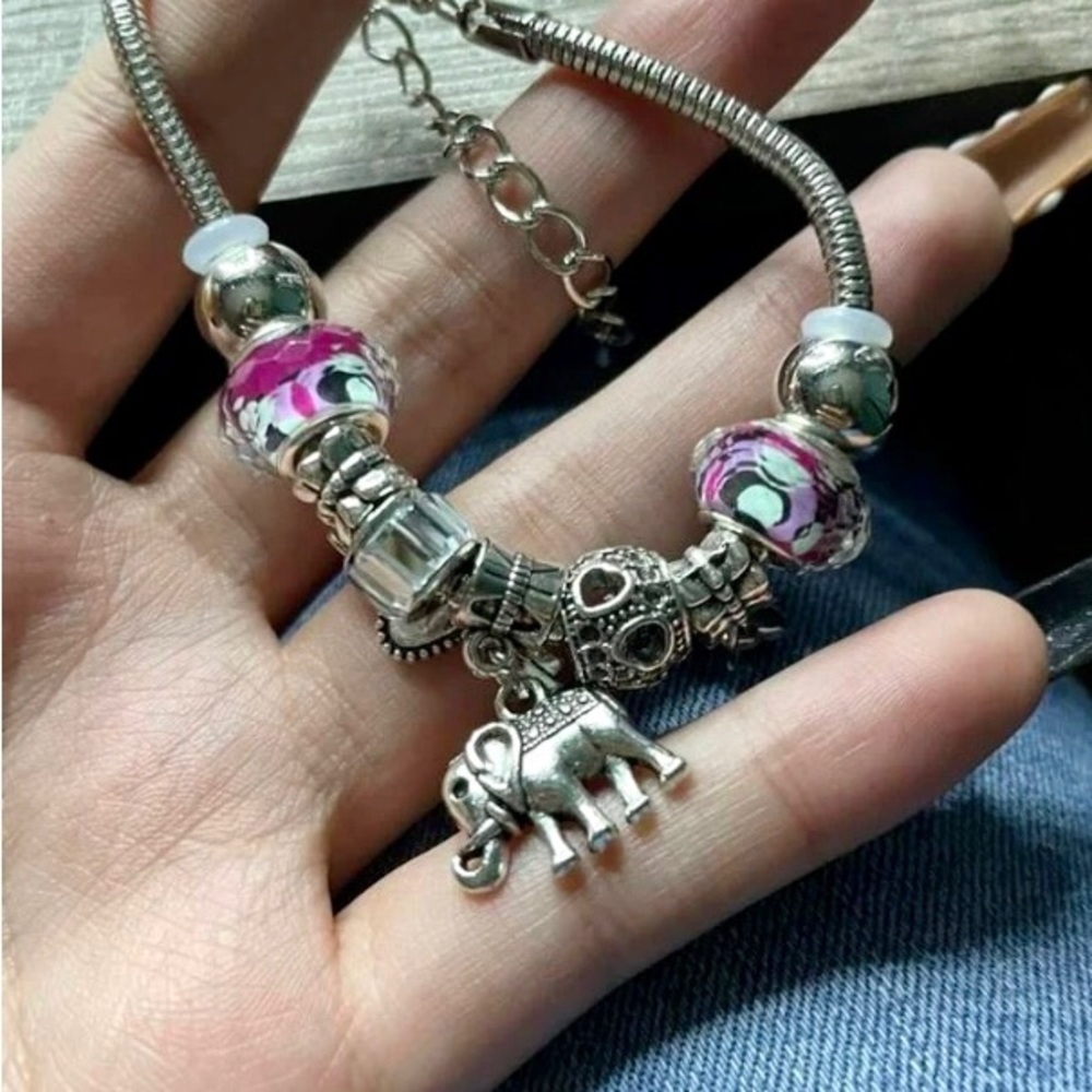 🐘‼️RE-STOCKED‼️🐘Elephant & Heart Charm Bracelet NWT - Picture 5 of 9